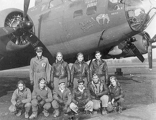 B-17 41-24589 'Texas Bronco' and Crew