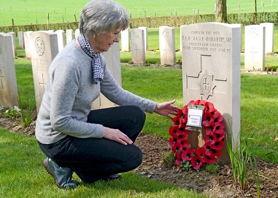 Grave: I.D.33: Lapugnoy Military, France